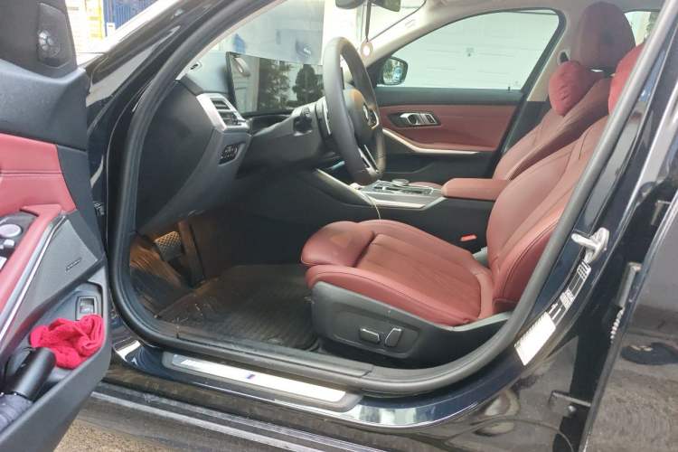 Used BMW 3 Series 2025 330Li M Sport Shadowline Package Driver Seat