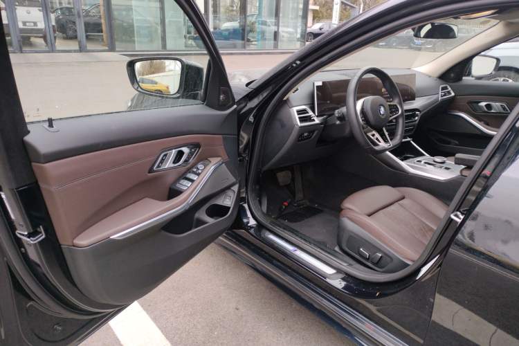 Used BMW 3 Series 2025 330Li M Sport Shadowline Package Driver Seat