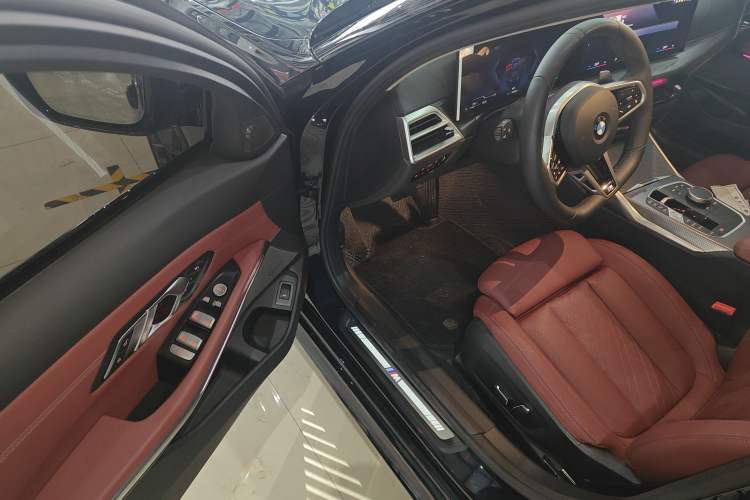 Used BMW 3 Series 2025 330Li M Sport Shadowline Package Driver Seat