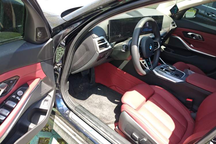 Used BMW 3 Series 2025 330Li M Sport Shadowline Package Driver Seat