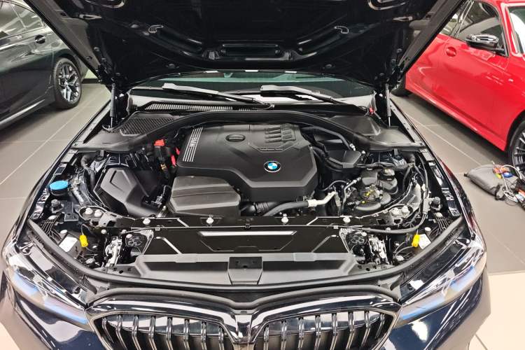 Used BMW 3 Series 2025 330Li Luxury Edition M Sport Night Edition Package Engine Bay
