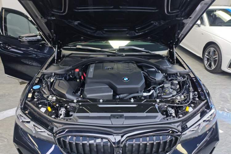 Used BMW 3 Series 2025 330Li M Sport Shadowline Package Engine Bay