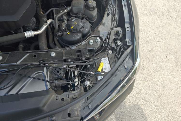 Used BMW 3 Series 2025 330Li M Sport Shadowline Package Engine Bay Left