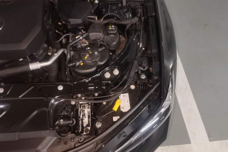 Used BMW 3 Series 2025 330i M Sport Night Edition Package Engine Bay Left