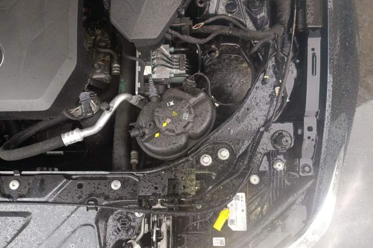 Used BMW 3 Series 2025 325i M Sport Package Engine Bay Left