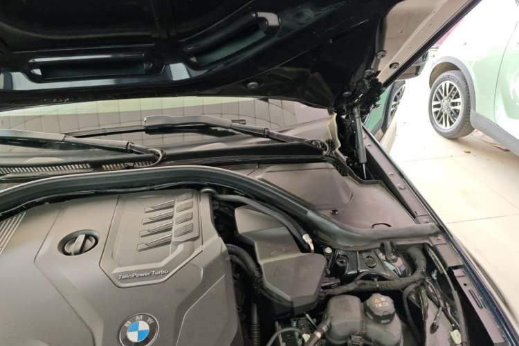 Used BMW 3 Series 2025 330Li M Sport Shadowline Package Engine Bay Left