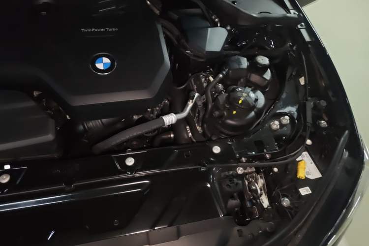Used BMW 3 Series 2025 330Li M Sport Shadowline Package Engine Bay Left