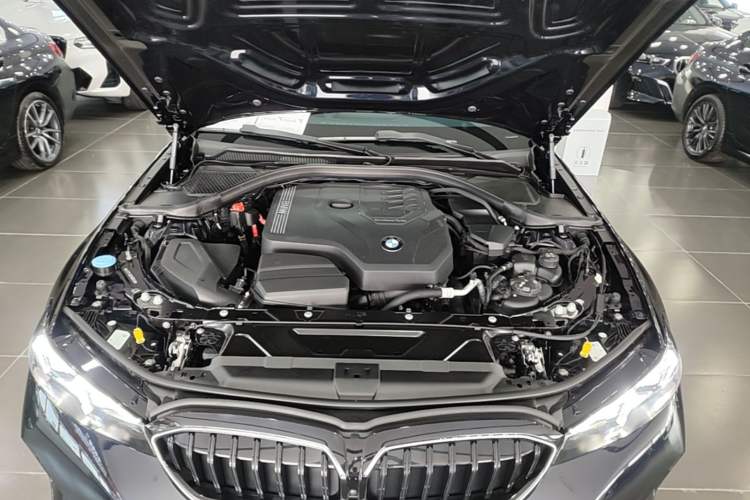 Used BMW 3 Series 2025 330Li M Sport Shadowline Package Engine Bay