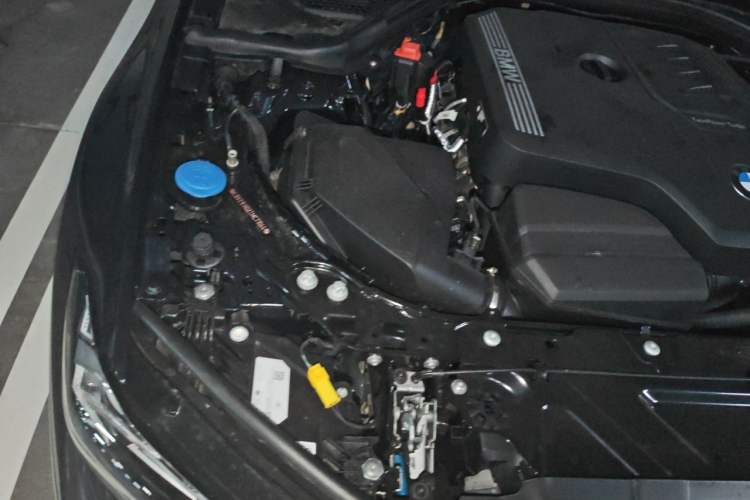 Used BMW 3 Series 2025 330Li M Sport Shadowline Package Engine Bay Right