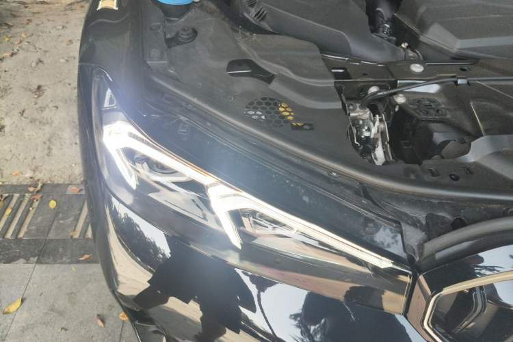Used BMW 3 Series 2025 330Li M Sport Shadowline Package Engine Bay Right