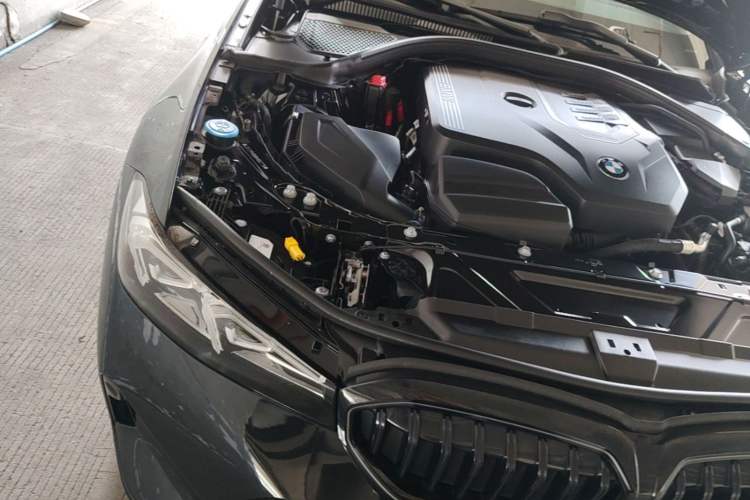 Used BMW 3 Series 2025 330Li M Sport Shadowline Package Engine Bay Right