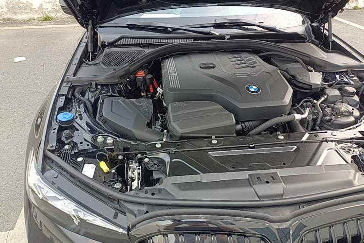 Used BMW 3 Series 2025 330Li M Sport Shadowline Package Engine Bay Right