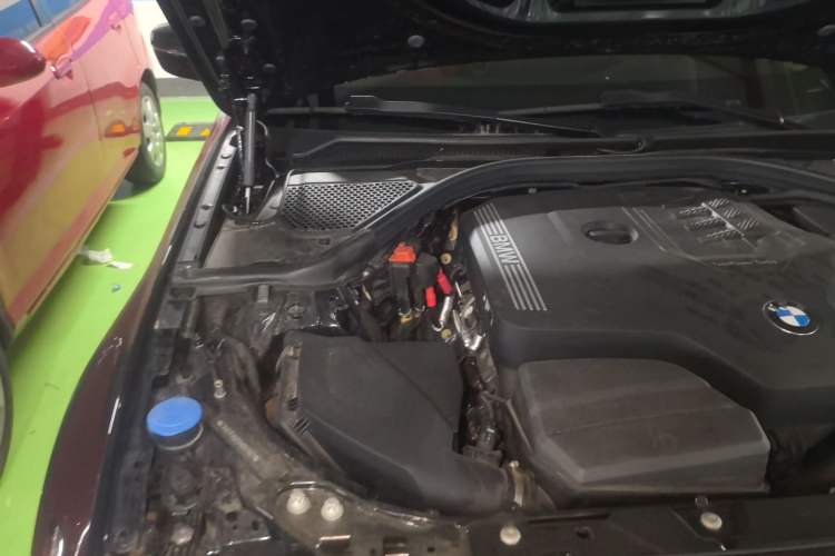 Used BMW 3 Series 2025 330Li M Sport Shadowline Package Engine Bay Right