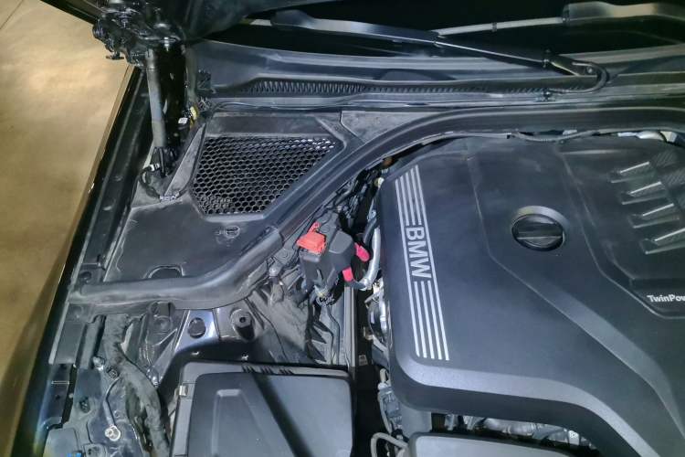 Used BMW 3 Series 2025 330Li M Sport Shadowline Package Engine Bay Right