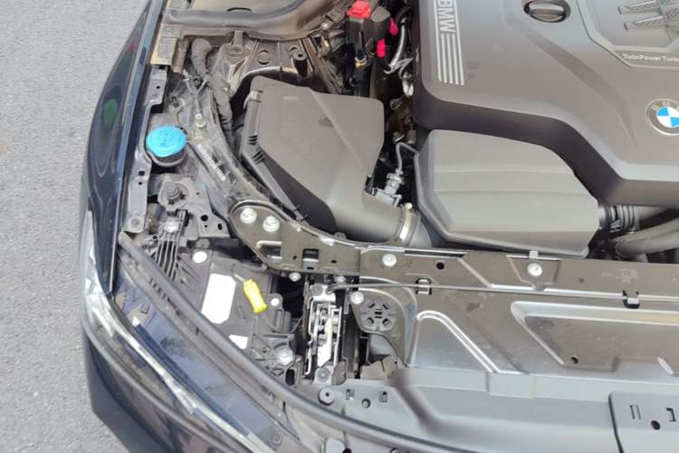 Used BMW 3 Series 2025 330Li M Sport Shadowline Package Engine Bay Right