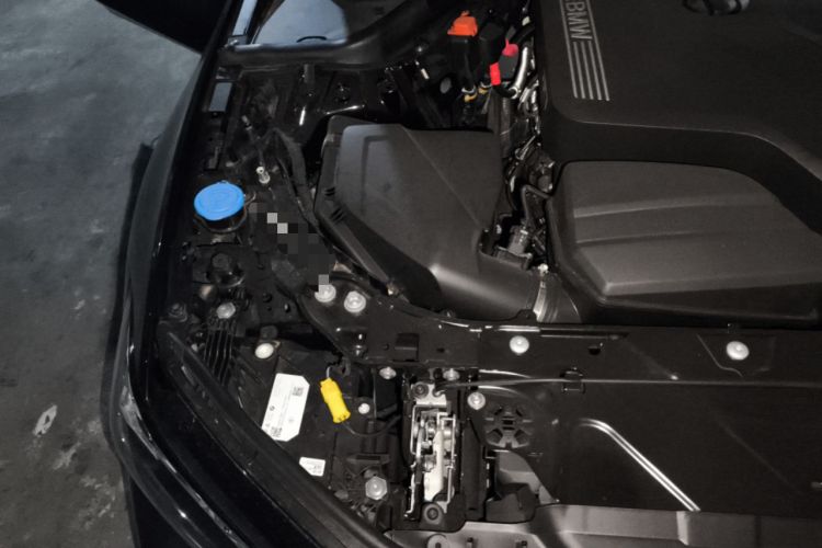 Used BMW 3 Series 2025 330Li M Sport Shadowline Package Engine Bay Right
