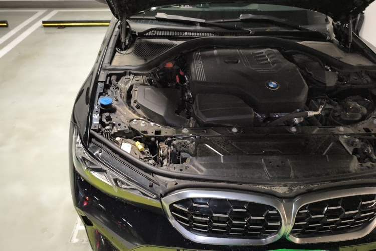 Used BMW 3 Series 2025 325i M Sport Package Engine Bay Right