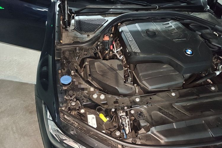 Used BMW 3 Series 2025 330Li M Sport Shadowline Package Engine Bay Right