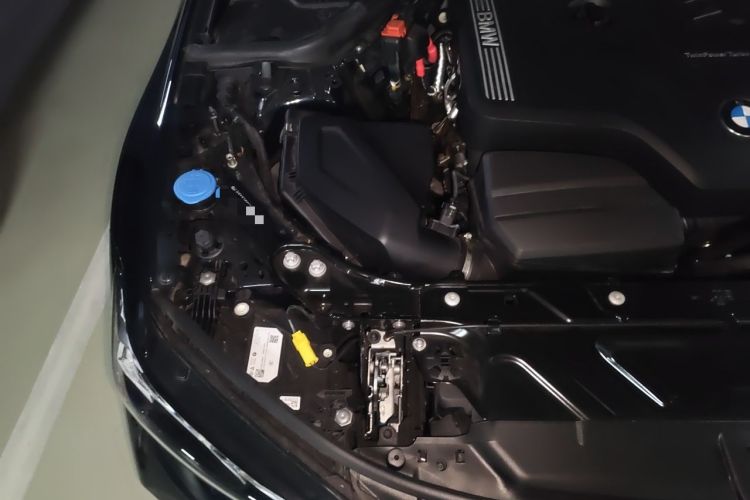 Used BMW 3 Series 2025 330Li M Sport Shadowline Package Engine Bay Right