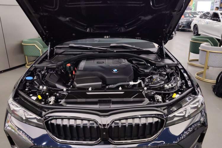 Used BMW 3 Series 2025 330Li M Sport Shadowline Package Engine Bay