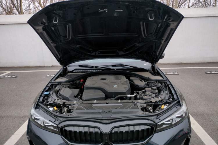 Used BMW 3 Series 2025 330Li M Sport Shadowline Package Engine Bay