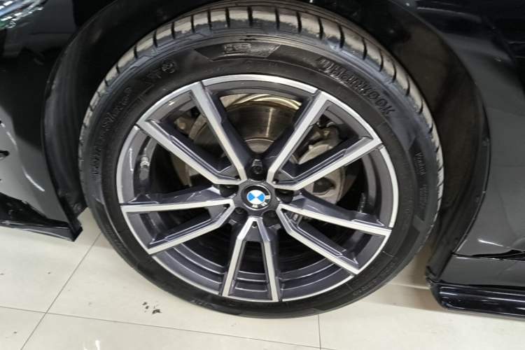 Used BMW 3 Series 2025 325i M Sport Package Exterior 1