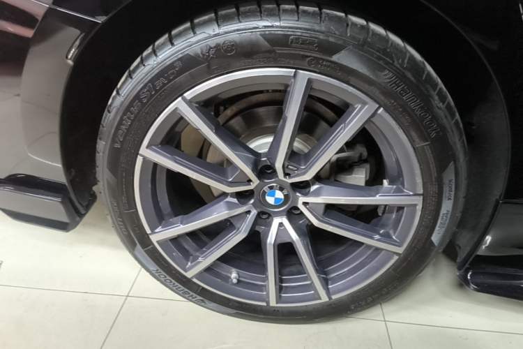 Used BMW 3 Series 2025 325i M Sport Package Exterior 2