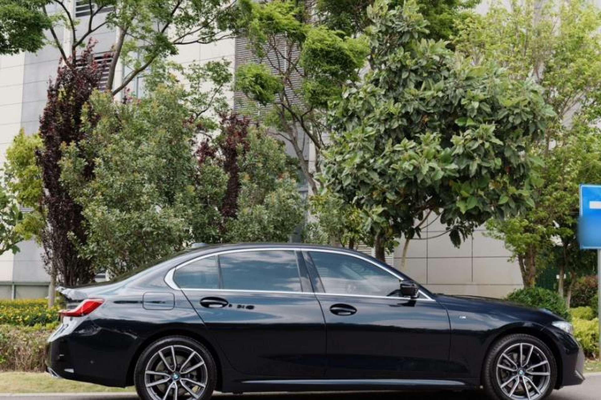 Used BMW 3 Series 2025 325Li M Sport Package Exterior 2