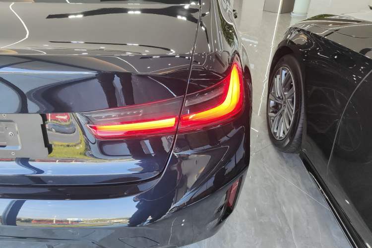 Used BMW 3 Series 2025 325Li M Sport Package Exterior 3