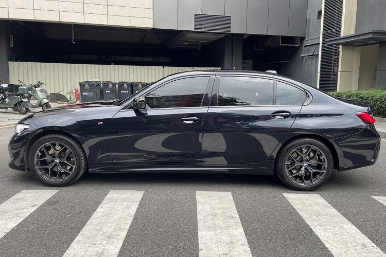 Used BMW 3 Series 2025 330Li Luxury Edition M Sport Night Edition Package Exterior 3