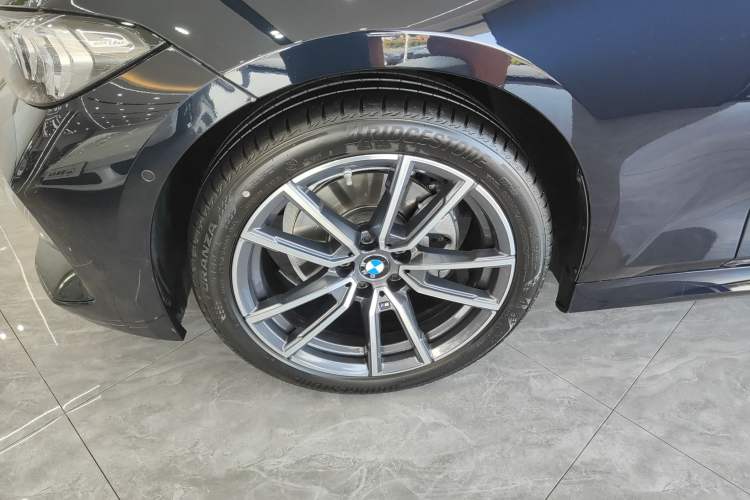 Used BMW 3 Series 2025 325Li M Sport Package Exterior 4
