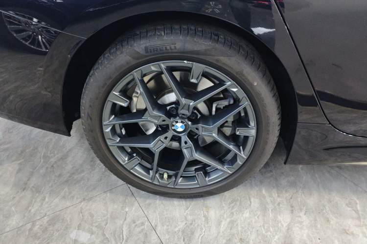 Used BMW 3 Series 2025 330Li M Sport Shadowline Package Exterior 4