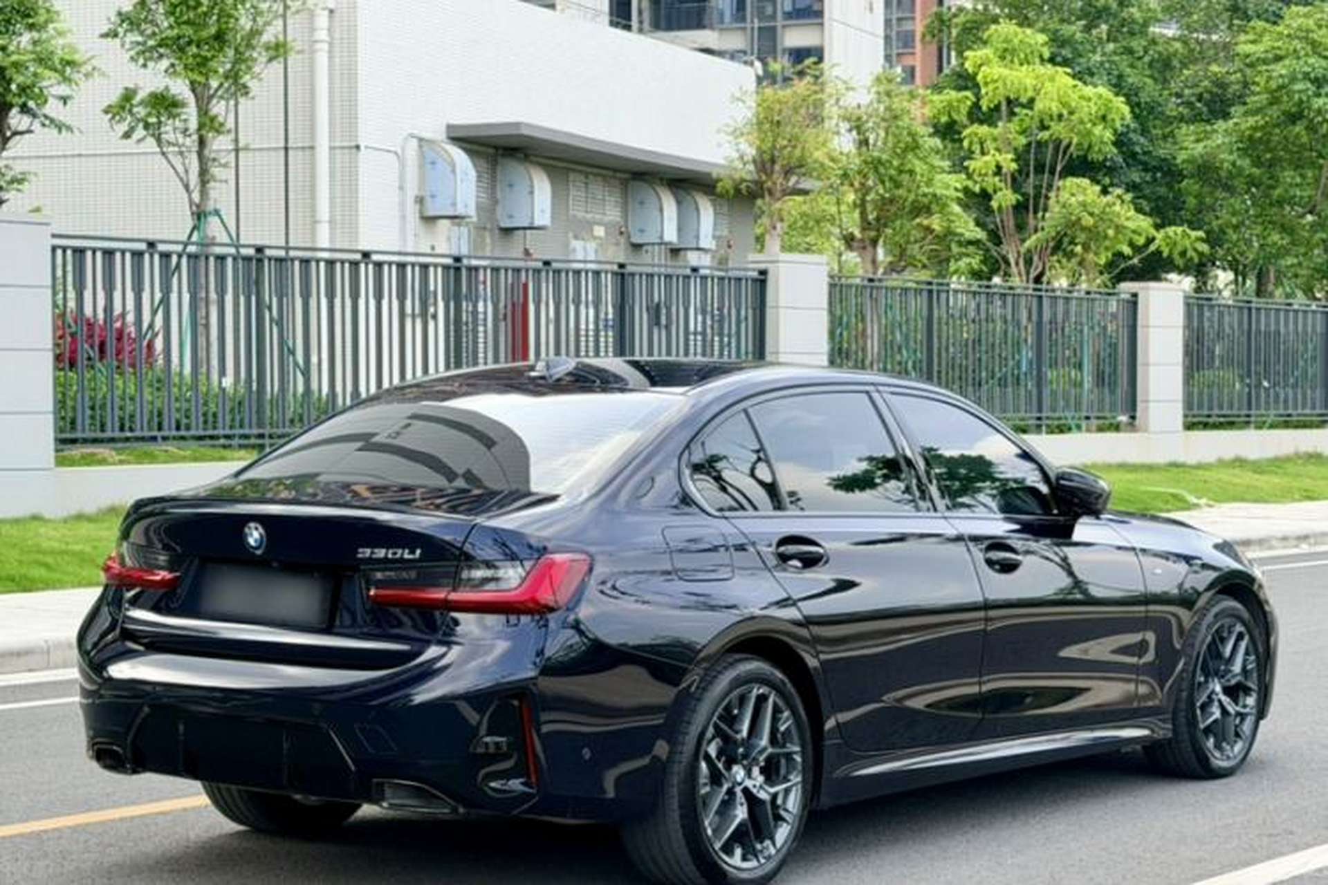 Used BMW 3 Series 2025 330Li Luxury Edition M Sport Night Edition Package Exterior 4