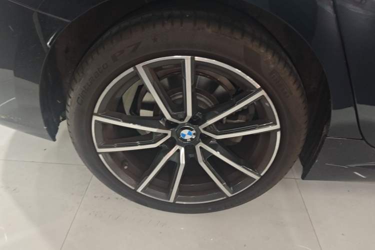 Used BMW 3 Series 2025 325Li M Sport Package Exterior 5
