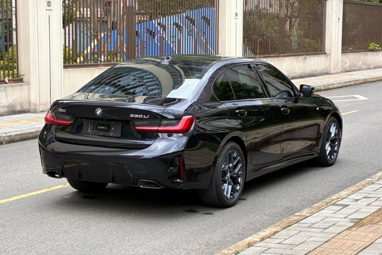 Used BMW 3 Series 2025 330Li M Sport Shadowline Package Exterior 9