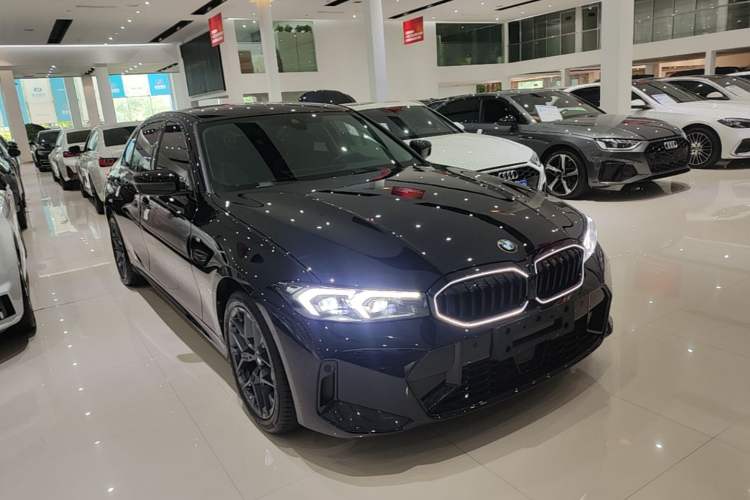Used BMW 3 Series 2025 330Li M Sport Shadowline Package Front Right 45 Deg