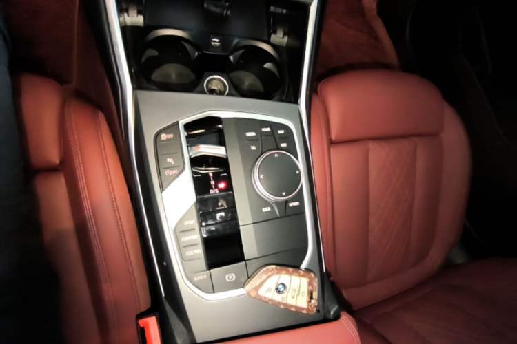 Used BMW 3 Series 2025 325i M Sport Package Gear Lever