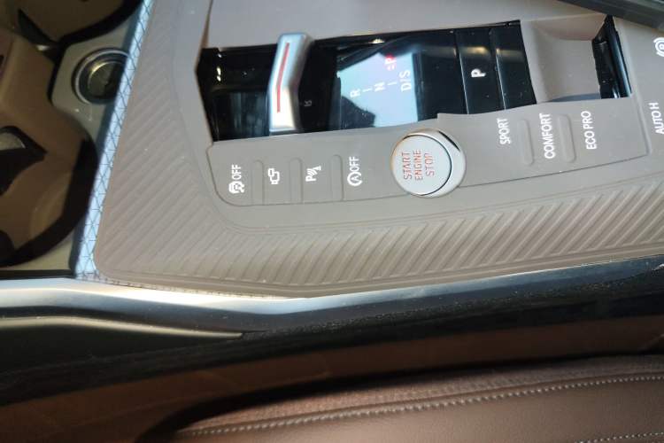 Used BMW 3 Series 2025 330Li M Sport Shadowline Package Gear Lever