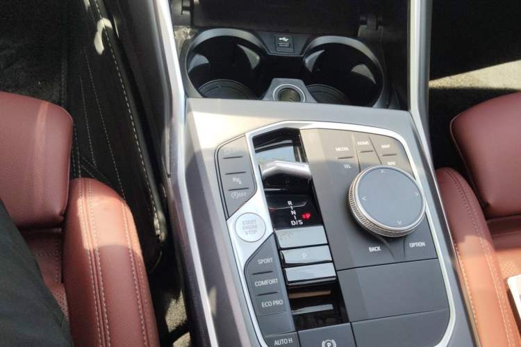 Used BMW 3 Series 2025 325i M Sport Package Gear Lever