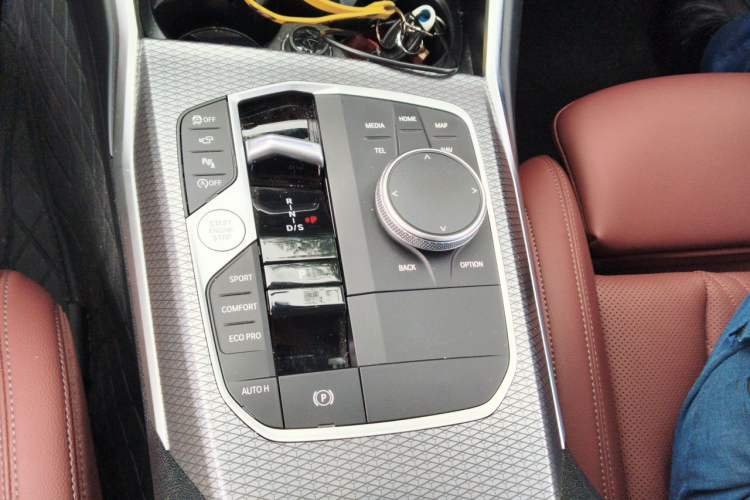 Used BMW 3 Series 2025 330Li M Sport Shadowline Package Gear Lever
