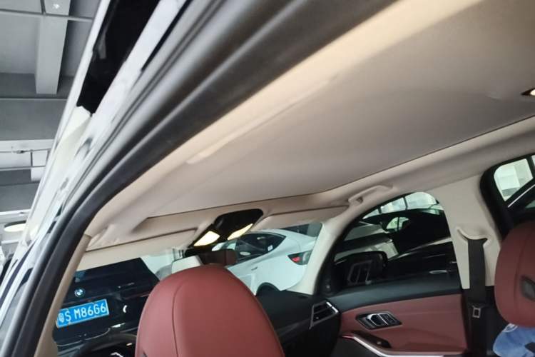 Used BMW 3 Series 2025 330Li M Sport Shadowline Package Headliner