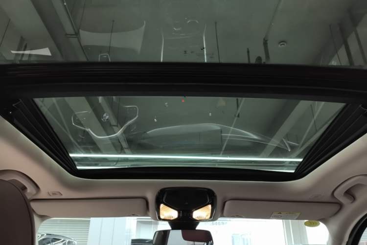 Used BMW 3 Series 2025 330Li M Sport Shadowline Package Headliner