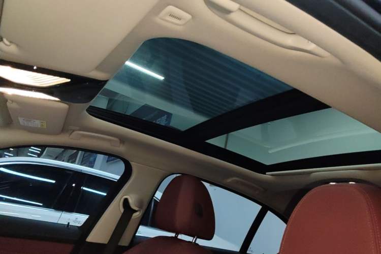 Used BMW 3 Series 2025 330Li M Sport Shadowline Package Headliner
