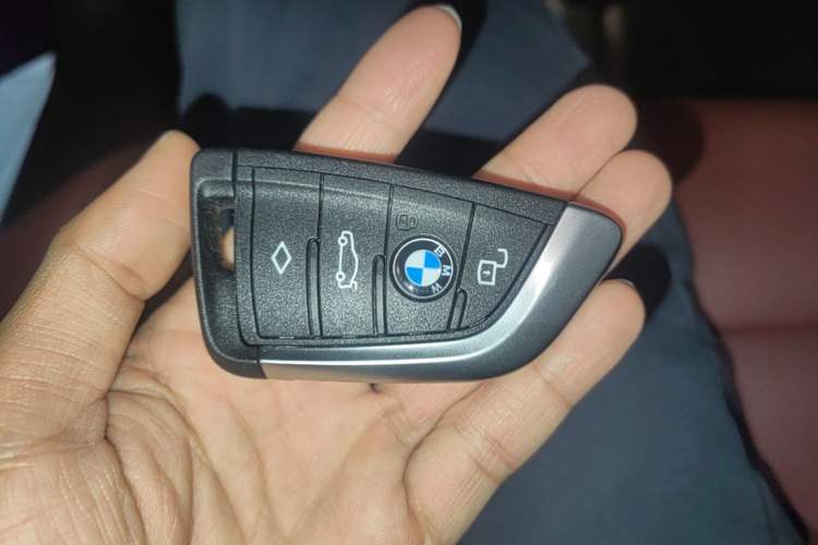 Used BMW 3 Series 2025 330Li M Sport Shadowline Package Interior 1