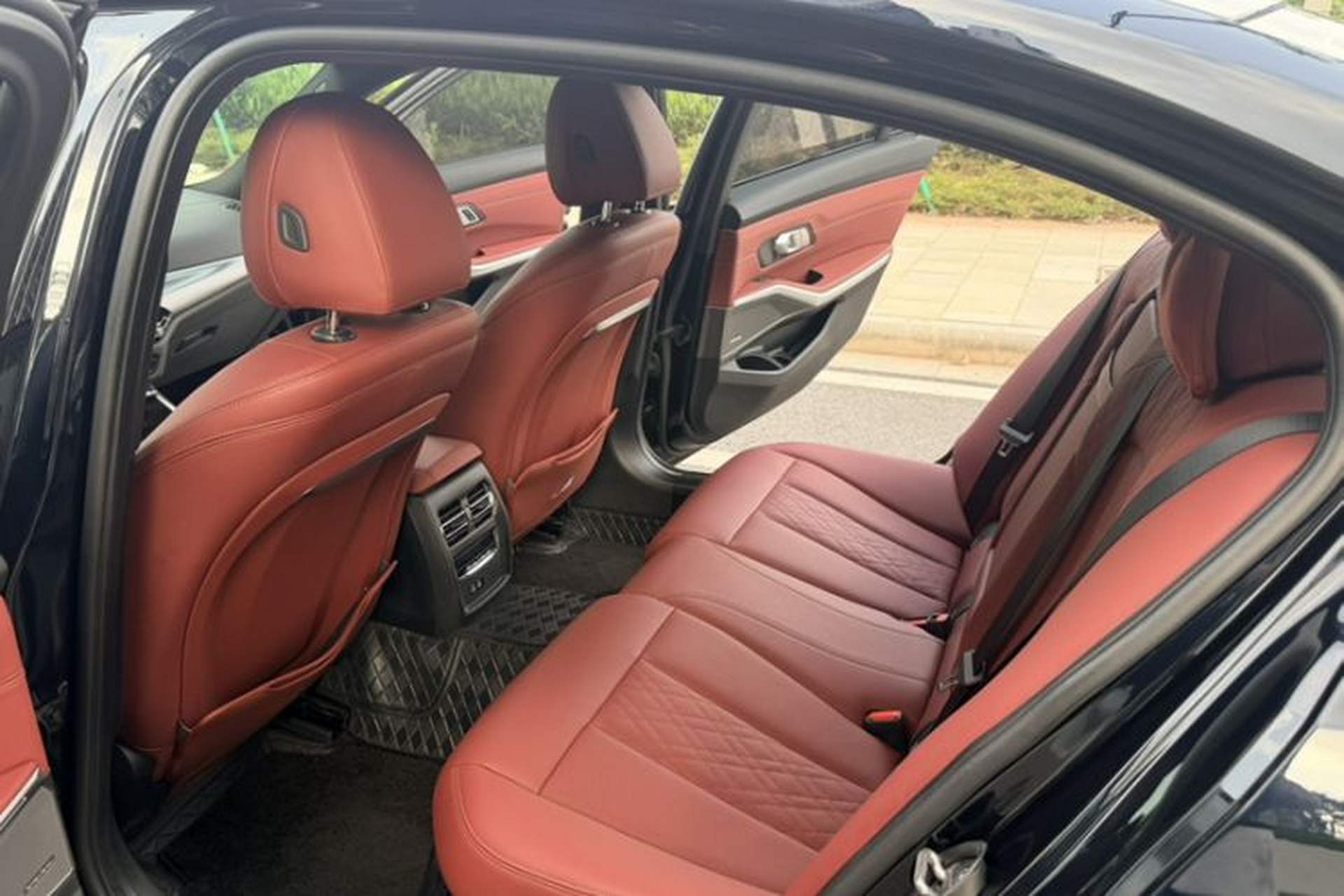 Used BMW 3 Series 2025 330Li Luxury Edition M Sport Night Edition Package Interior 1