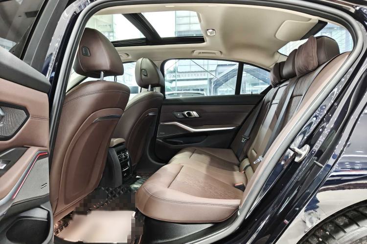 Used BMW 3 Series 2025 330Li M Sport Shadowline Package Interior 10