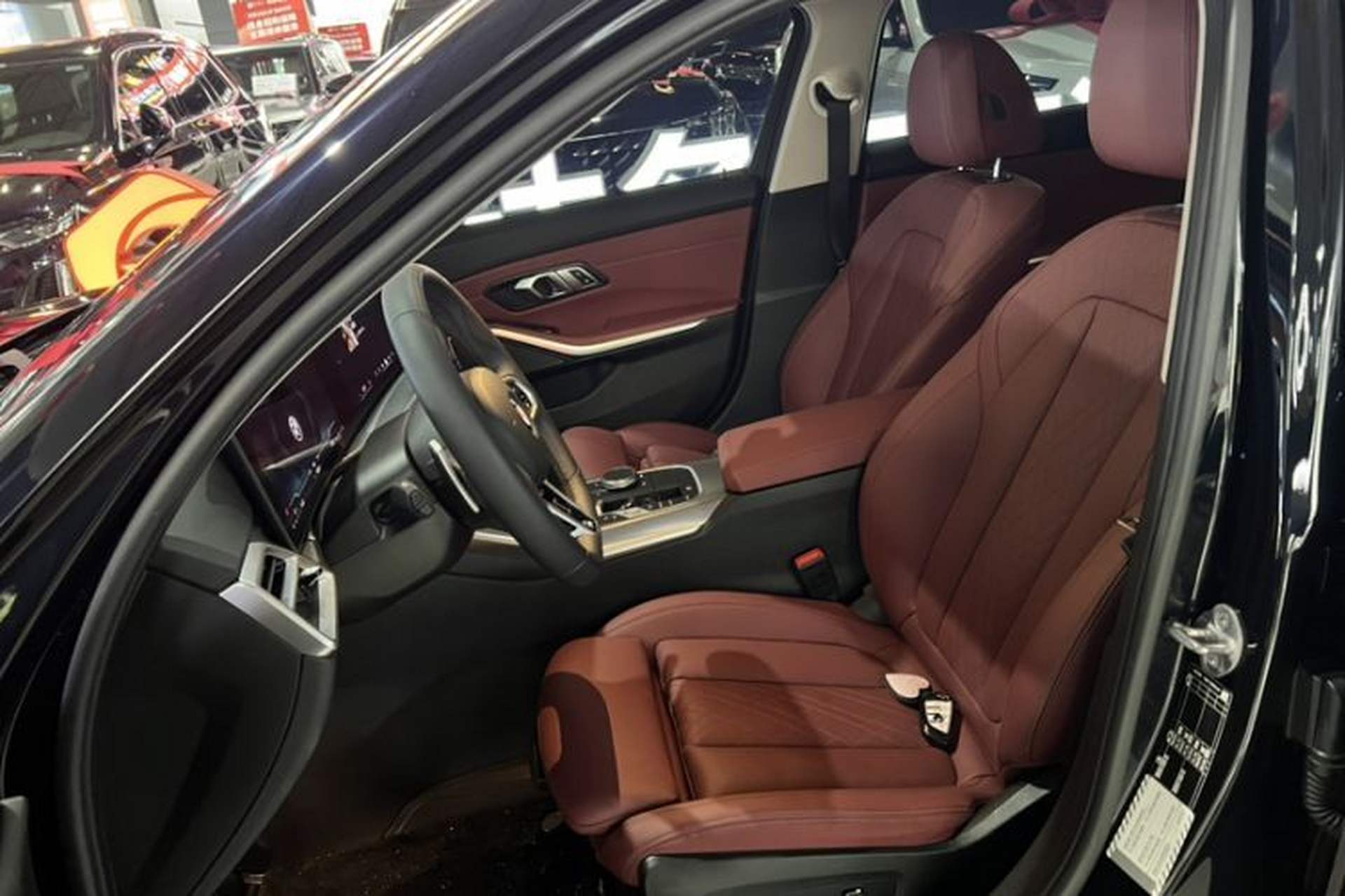 Used BMW 3 Series 2025 330Li M Sport Shadowline Package Interior 3