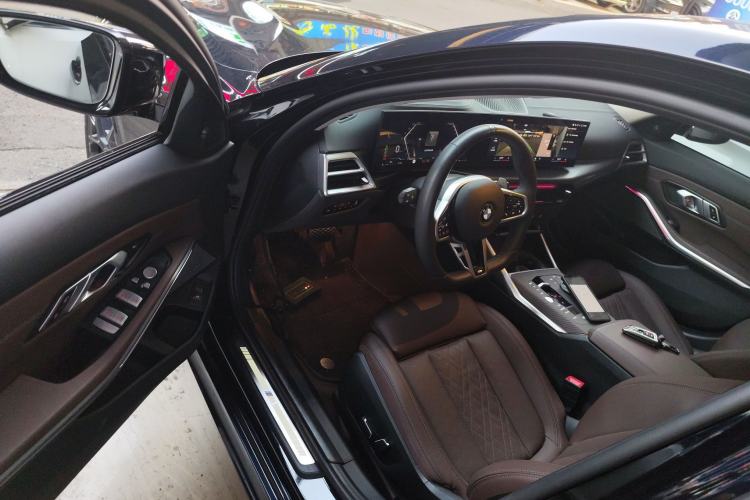 Used BMW 3 Series 2025 330Li M Sport Shadowline Package Interior 3