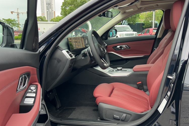 Used BMW 3 Series 2025 330Li M Sport Shadowline Package Interior 3