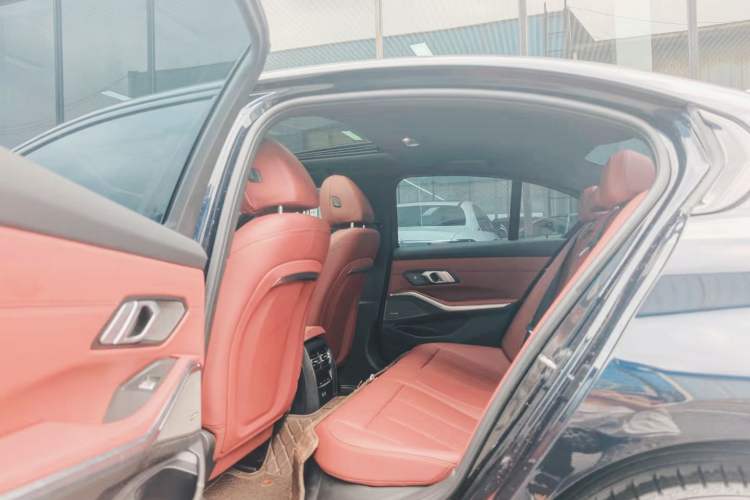 Used BMW 3 Series 2025 330i M Sport Night Edition Package Interior 3